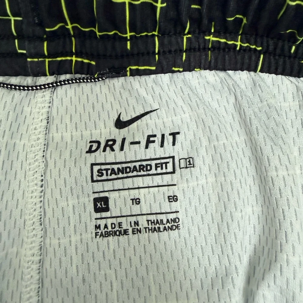 Nike Athletic Shorts/Top Set